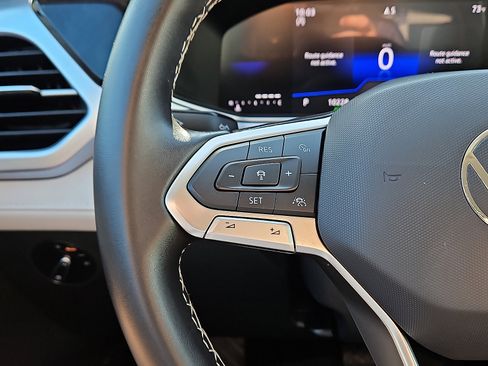 Certified 2025 Volkswagen Taos SE image 16