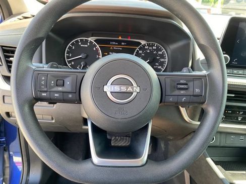 Used 2023 Nissan Rogue S AWD/4WD image 17