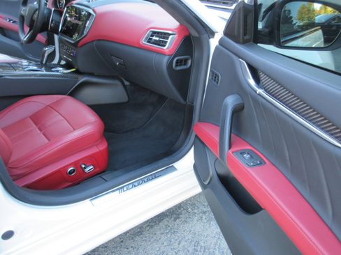 Used 2023 Maserati Ghibli Modena Q4 image 24