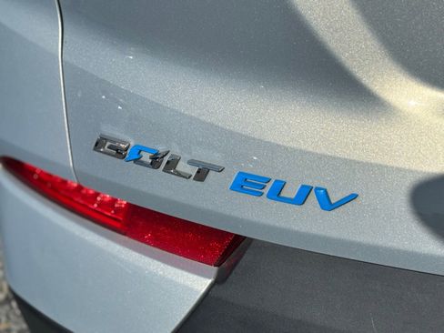 Used 2023 Chevrolet Bolt EUV LT image 4