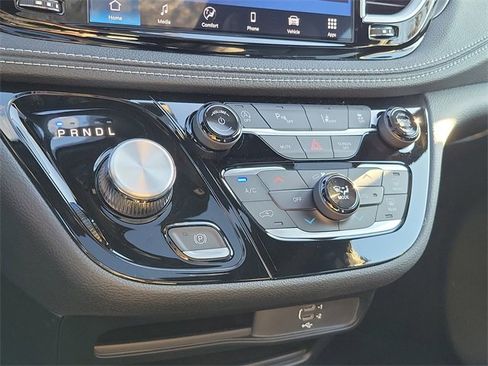 New 2026 Chrysler Pacifica Select image 17
