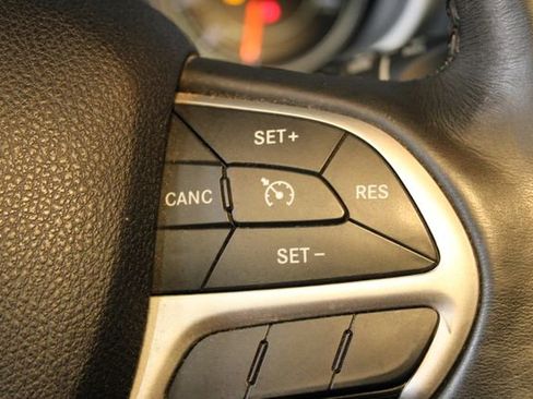 Used 2016 Jeep Cherokee Trailhawk w/ Cold Weather Group image 20