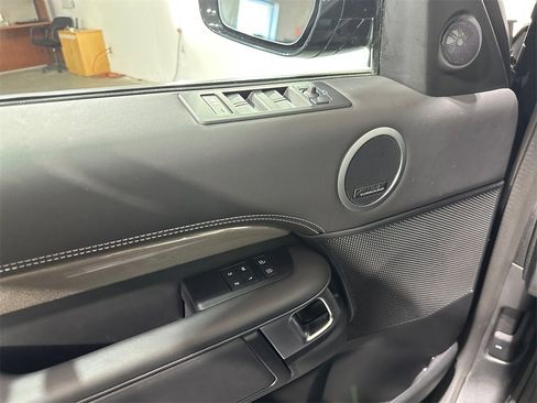 Used 2024 Land Rover Discovery Metropolitan Edition image 22