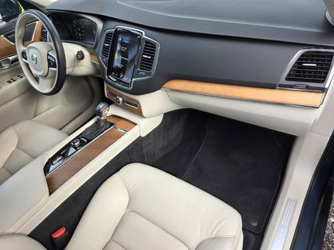 Used 2022 Volvo XC90 T6 Momentum w/ Protection Package Premier AWD/4WD image 28