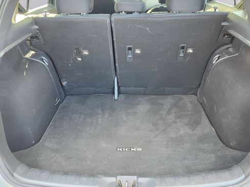 Used 2021 Nissan Kicks S FWD image 11