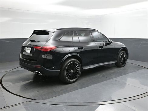 Used 2025 Mercedes-Benz GLC 300 image 11