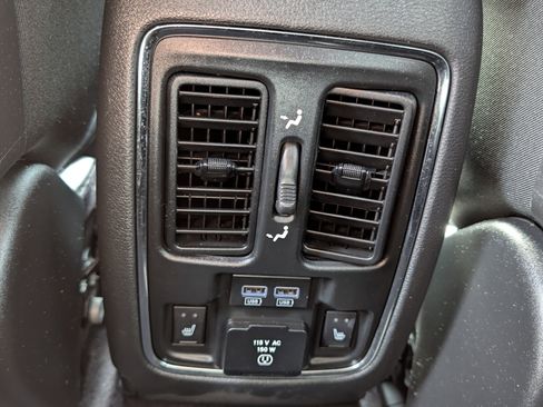 Used 2017 Jeep Grand Cherokee Limited AWD/4WD image 15