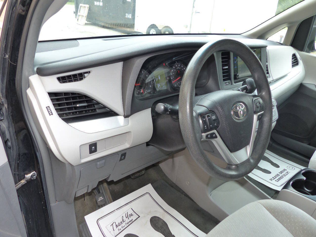 Used 2017 Toyota Sienna LE FWD image 35
