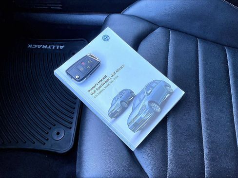 Used 2018 Volkswagen Golf Alltrack SEL image 17