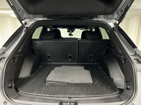 Certified 2025 Chevrolet Equinox EV LT FWD image 24