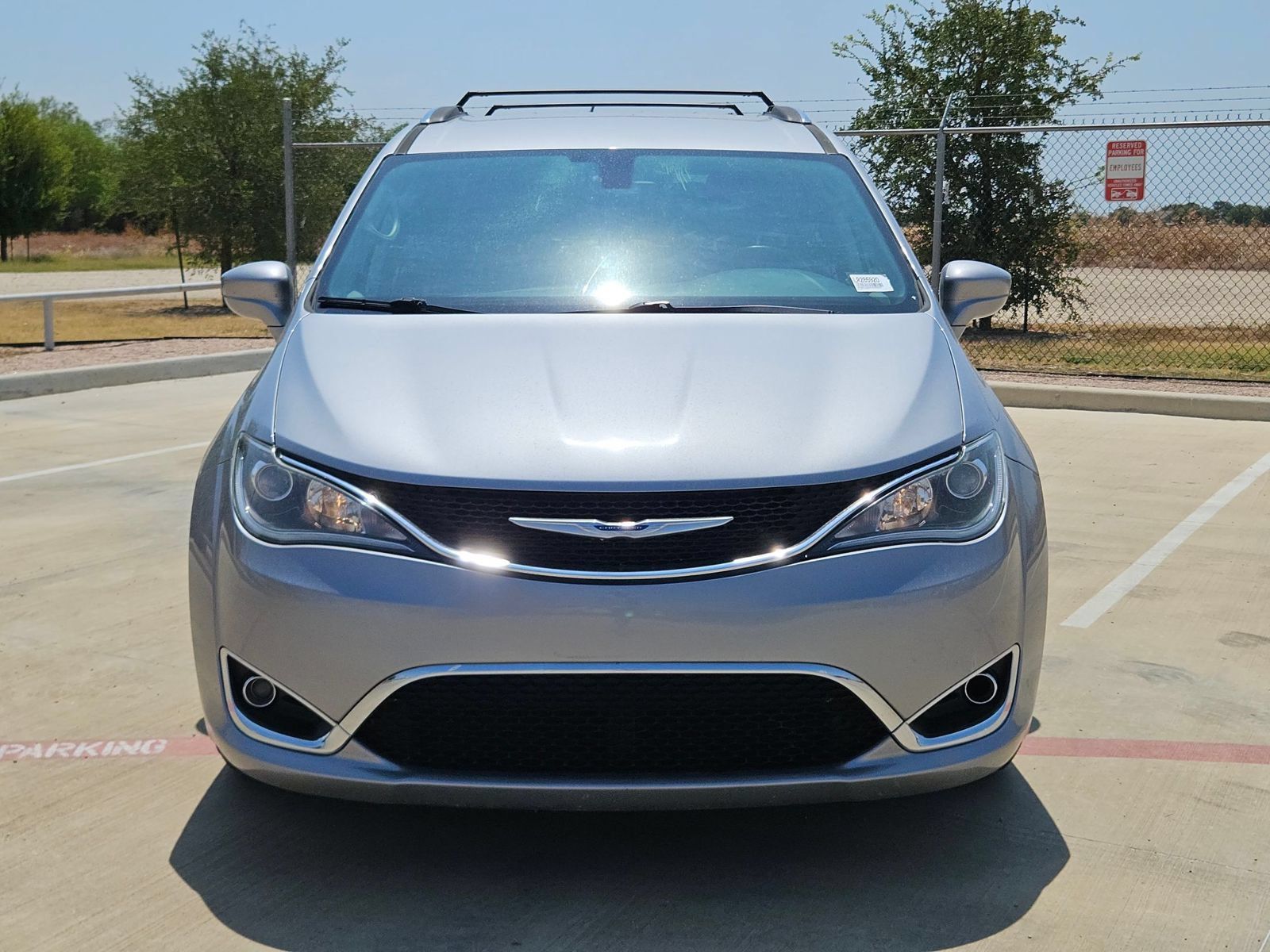 Used 2020 Chrysler Pacifica Touring-L FWD image 8