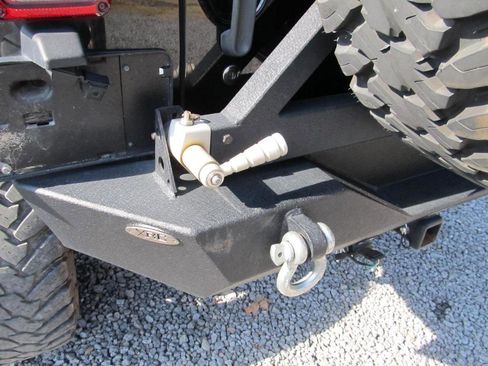 Used 2016 Jeep Wrangler Unlimited Rubicon w/ Connectivity Group image 15