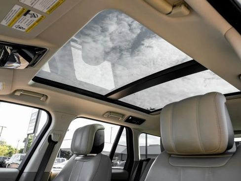 Used 2019 Land Rover Range Rover HSE image 5