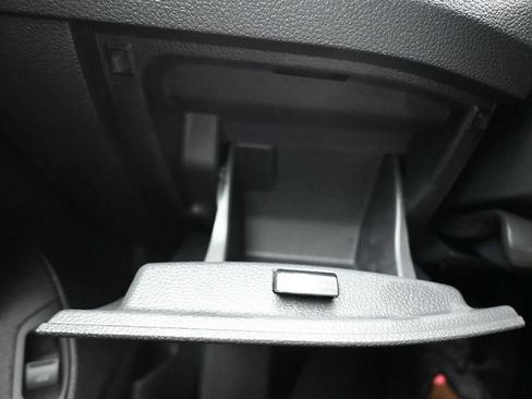 Used 2018 Volkswagen Passat 2.0T SE FWD image 26