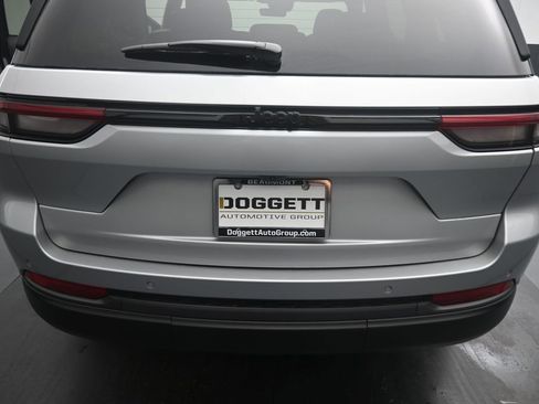 New 2026 Jeep Grand Cherokee Limited w/ Limited Altitude Package RWD image 10