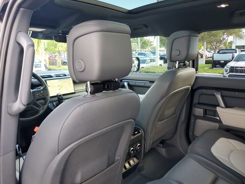 Used 2023 Land Rover Defender 130 X-Dynamic SE image 13