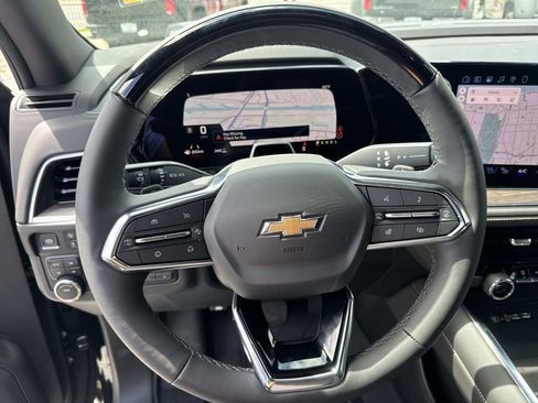 New 2026 Chevrolet Suburban Premier AWD/4WD image 22