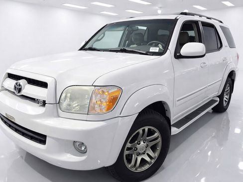 Used 2007 Toyota Sequoia SR5 image 1