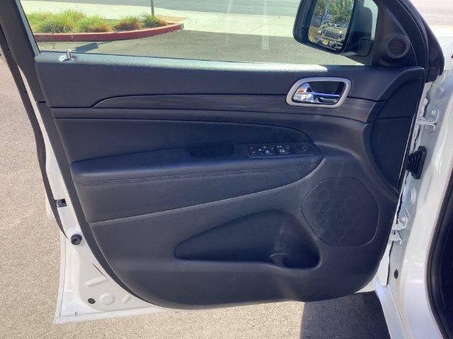Used 2020 Jeep Grand Cherokee Altitude AWD/4WD image 9