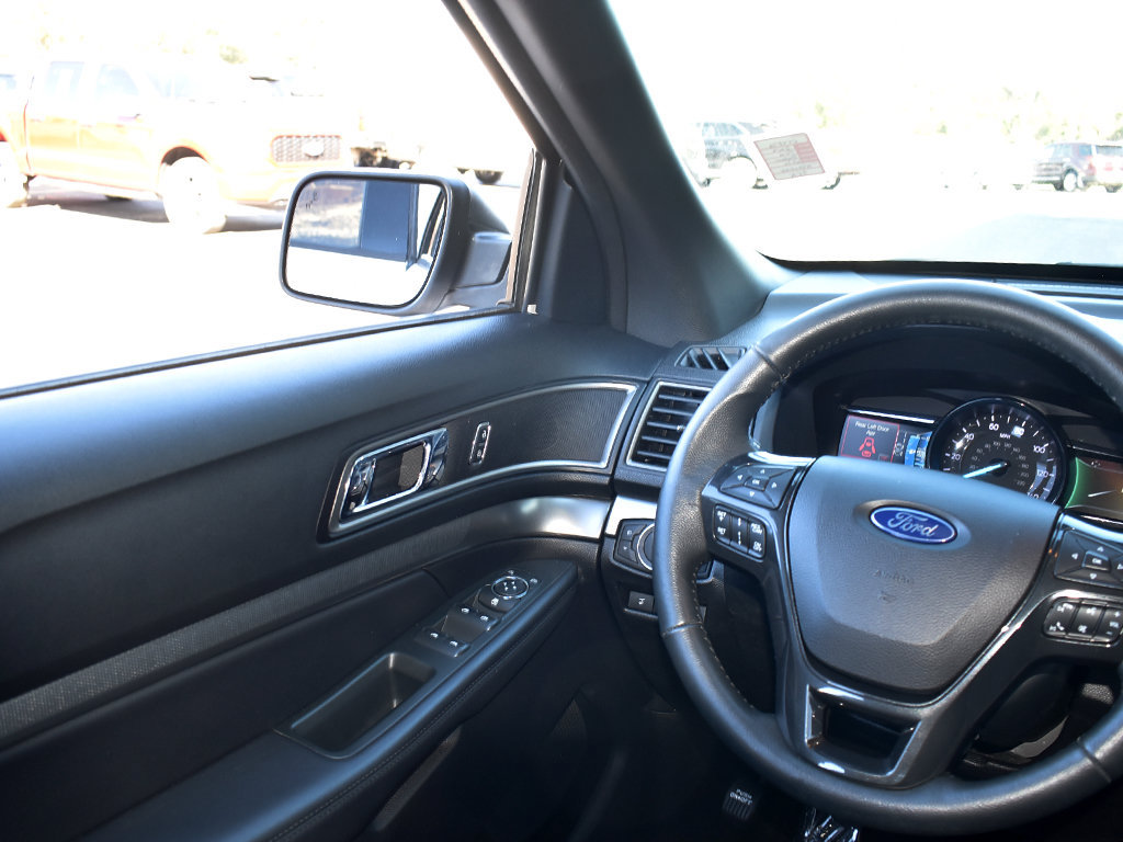 Used 2019 Ford Explorer XLT w/ Equipment Group 202A AWD/4WD image 20