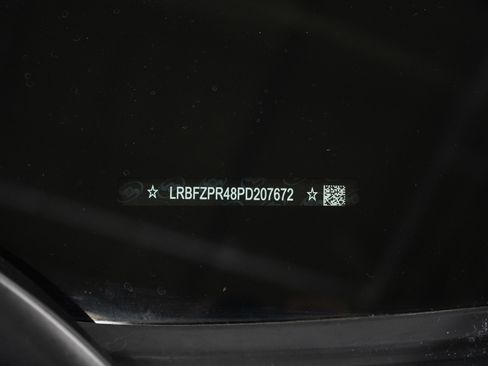 Used 2023 Buick Envision Essence image 30