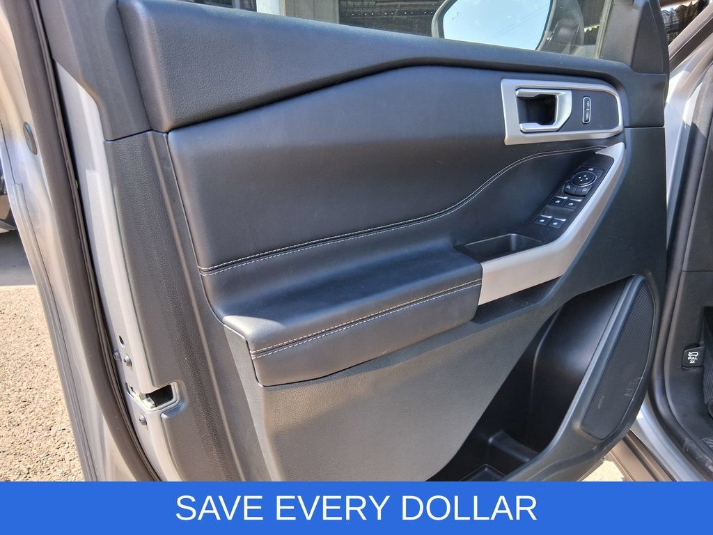 Used 2023 Ford Explorer XLT w/ Equipment Group 202A RWD image 11