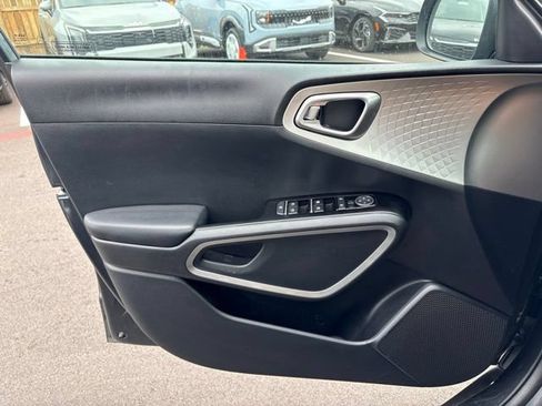 Certified 2025 Kia Soul LX FWD image 23