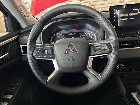 New 2026 Mitsubishi Outlander ES image 14