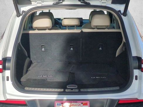 Used 2022 Genesis GV70 2.5T w/ Advanced Package image 6