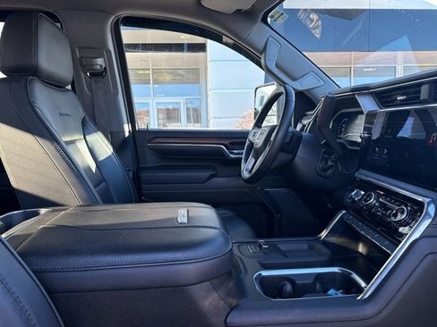 Used 2024 GMC Sierra 2500 Denali w/ Denali Reserve Package image 39