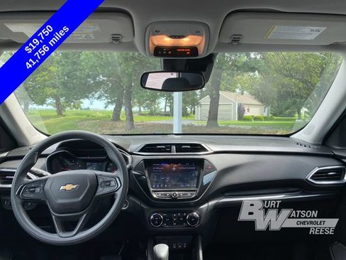Used 2022 Chevrolet TrailBlazer LT w/ Convenience Package FWD image 18
