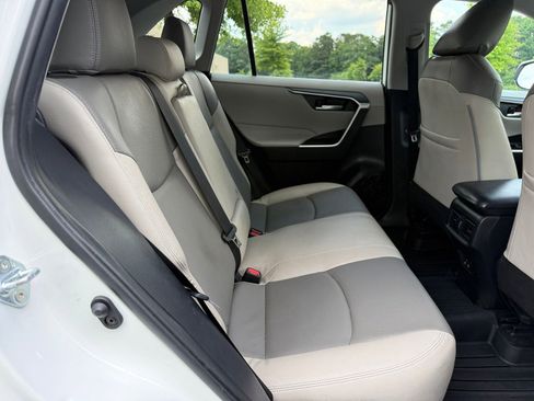 Used 2020 Toyota RAV4 XLE FWD image 39