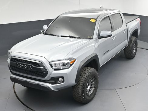 Used 2019 Toyota Tacoma TRD Off-Road AWD/4WD image 32