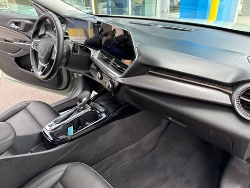 Used 2025 Chevrolet Trax ACTIV w/ Sunroof Package FWD image 29