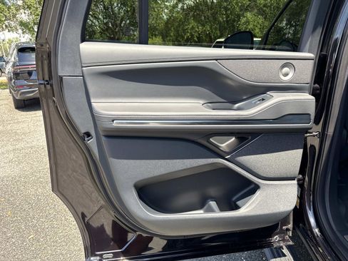 New 2025 Lincoln Navigator L Reserve w/ Jet Appearance Package image 34