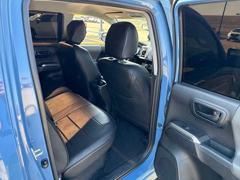 Used 2019 Toyota Tacoma SR5 RWD image 12