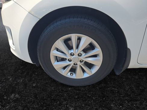 Used 2018 Kia Sedona L FWD image 9