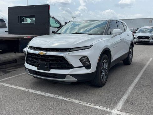 Used 2023 Chevrolet Blazer LT image 2