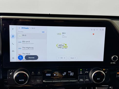 Certified 2023 Toyota Highlander XLE image 15