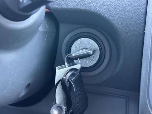 Used 2018 Nissan Frontier SV image 24