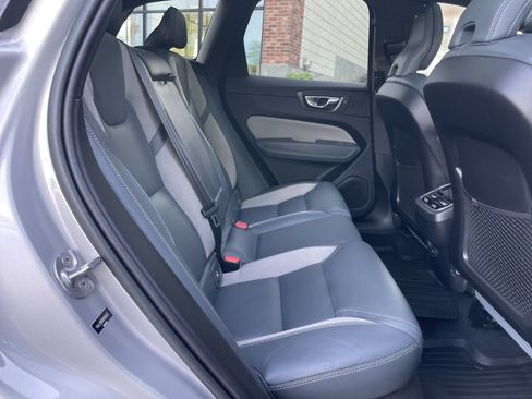 Used 2022 Volvo XC60 B5 R-Design image 21