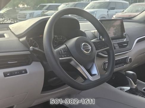 Used 2022 Nissan Altima 2.5 SV FWD image 12
