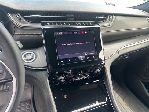 Used 2023 Jeep Grand Cherokee L Laredo image 16