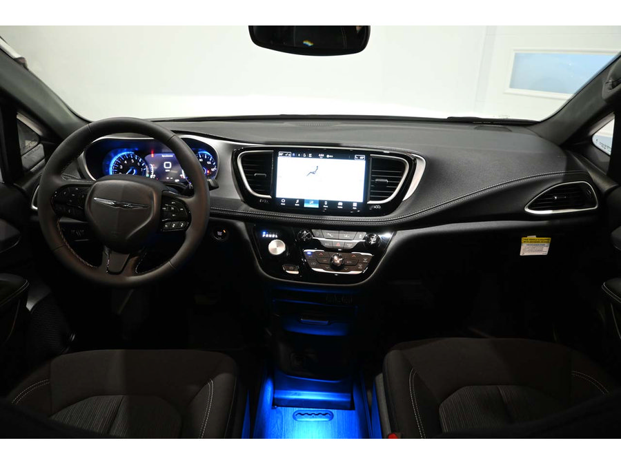 New 2024 Chrysler Pacifica Touring FWD image 24