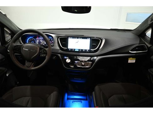 New 2024 Chrysler Pacifica Touring FWD image 24