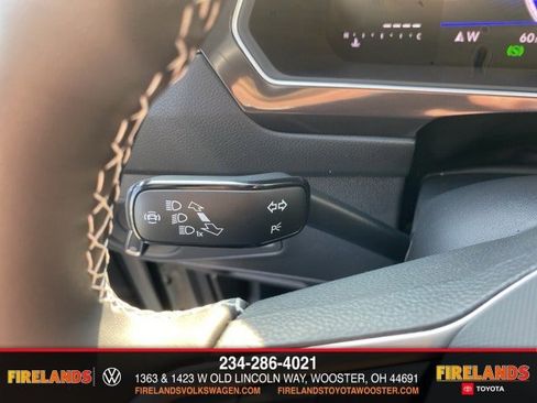 New 2024 Volkswagen Tiguan SE image 32
