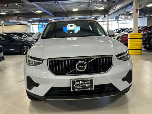 Certified 2025 Volvo XC40 B5 Core image 6