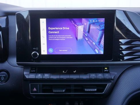 Used 2025 Toyota Camry SE image 9