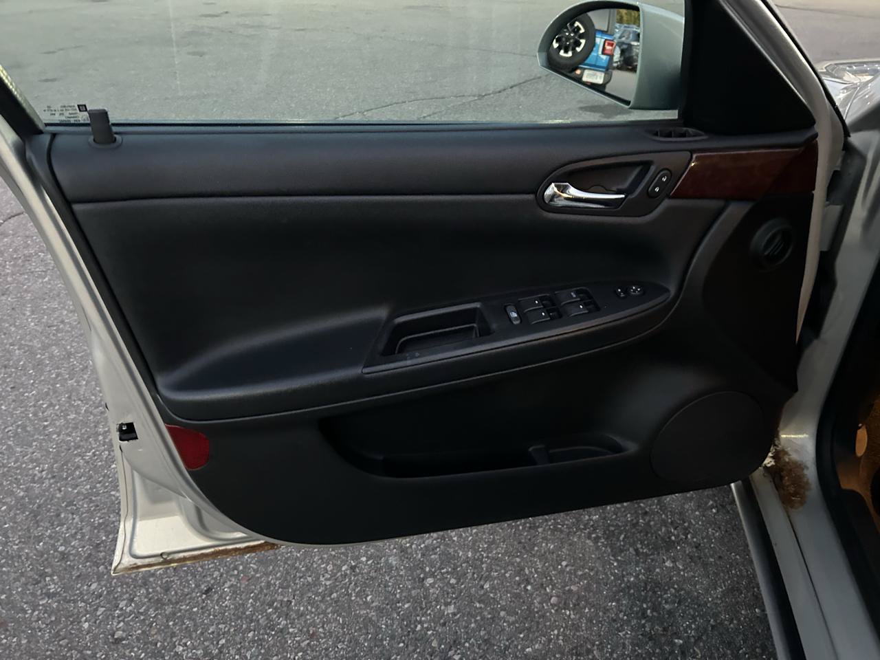 Used 2008 Chevrolet Impala LT FWD image 14