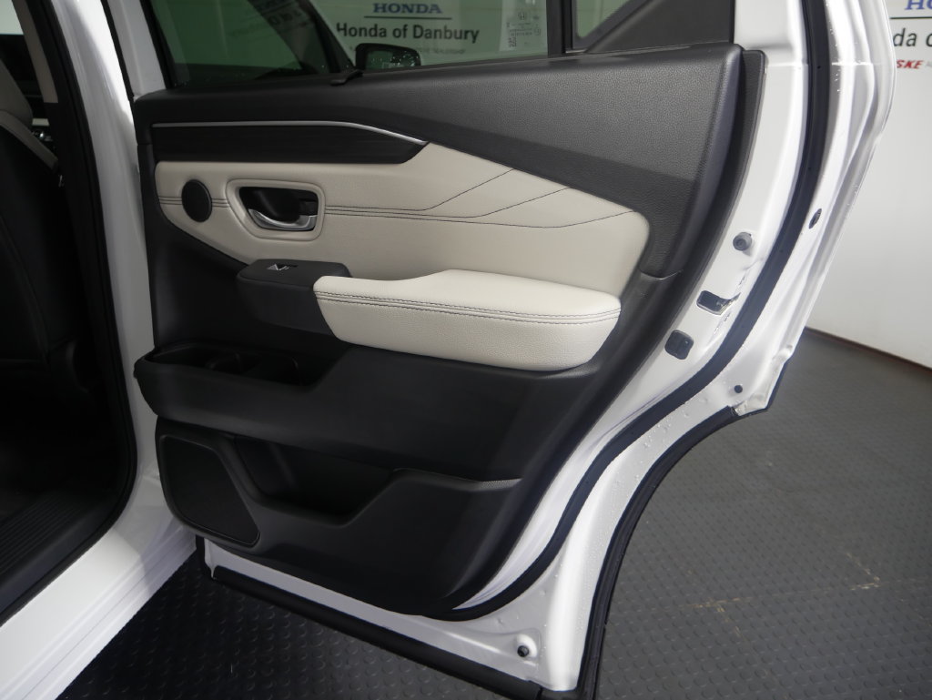 New 2026 Honda Pilot Touring image 7